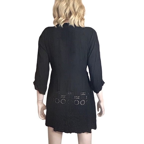 JOHNNY WAS Tunic Black Laser Cut Eyelet Lace Embroidery ΒΎ sleeve V-neck Sz S-M - Picture 10 of 16
